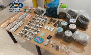 Intervención policial de drogas y dinero en Torrent