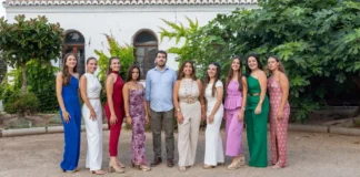 Grupo de personas posando en las fiestas patronales de Almàssera