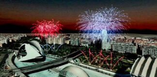 Espectacle pirotècnic a la Ciutat de les Arts i les Ciències de València