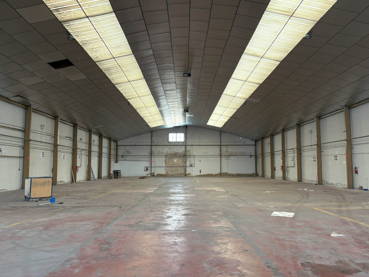 interior-nave-uso-logistico-brigada-municipal-museros