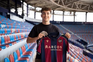 Mario Sesé Levante UD