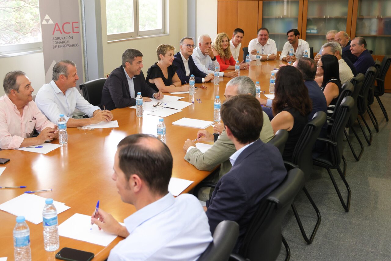 Mazón destaca en Alaquàs que 589 empresas ya han recibido 27,8 millones del Plan Ara Empreses tras las riadas