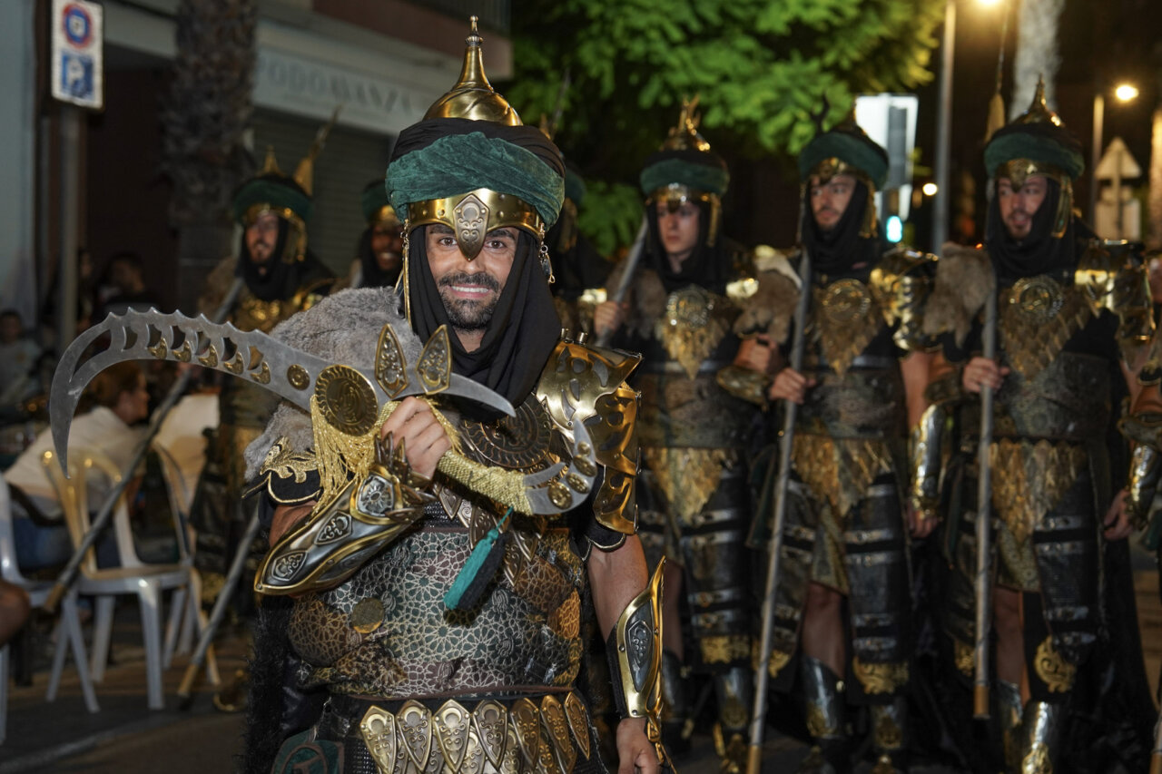 La Capitanía de Abbasies enciende Paterna en una espectacular Gran Nit Mora