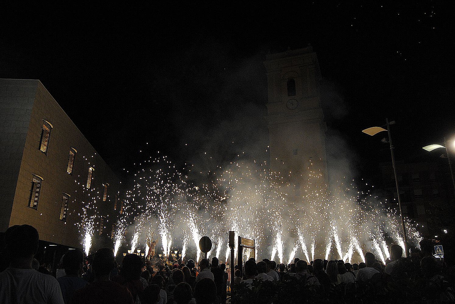 Actos pirotécnicos en Alaquàs durante las fiestas mayores