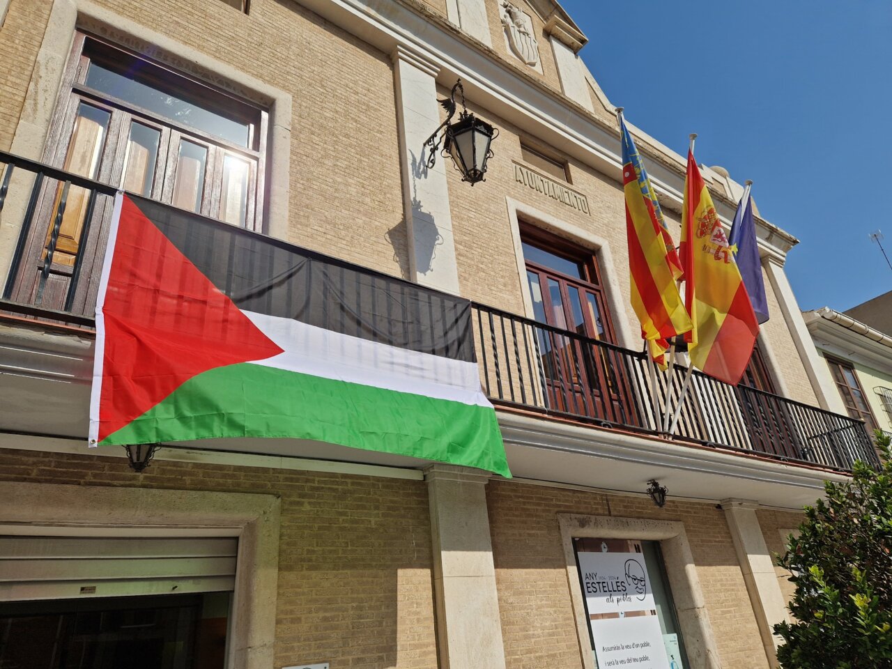 El Ayuntamiento de Alboraya (Valencia) cuelga la bandera de Palestina para exigir un alto el fuego
