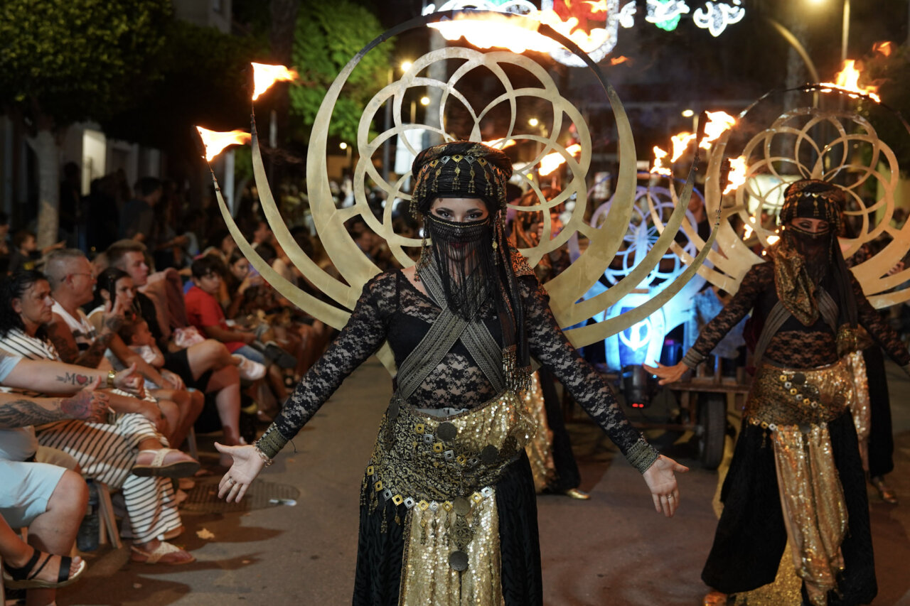 La Capitanía de Abbasies enciende Paterna en una espectacular Gran Nit Mora