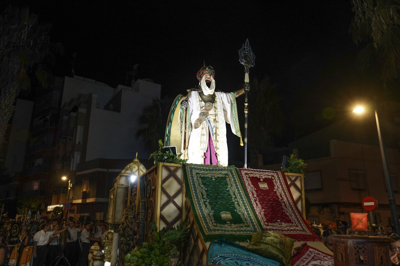 La Capitanía de Abbasies enciende Paterna en una espectacular Gran Nit Mora