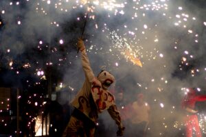Persona con vestimenta tradicional en las Festes Patronals de Tavernes Blanques