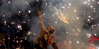 Persona con vestimenta tradicional en las Festes Patronals de Tavernes Blanques