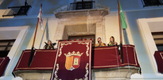 izado banderas mora y cristina fiestas Paterna 2025