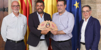 Mazón con el gremio de abaniqueros de Aldaia