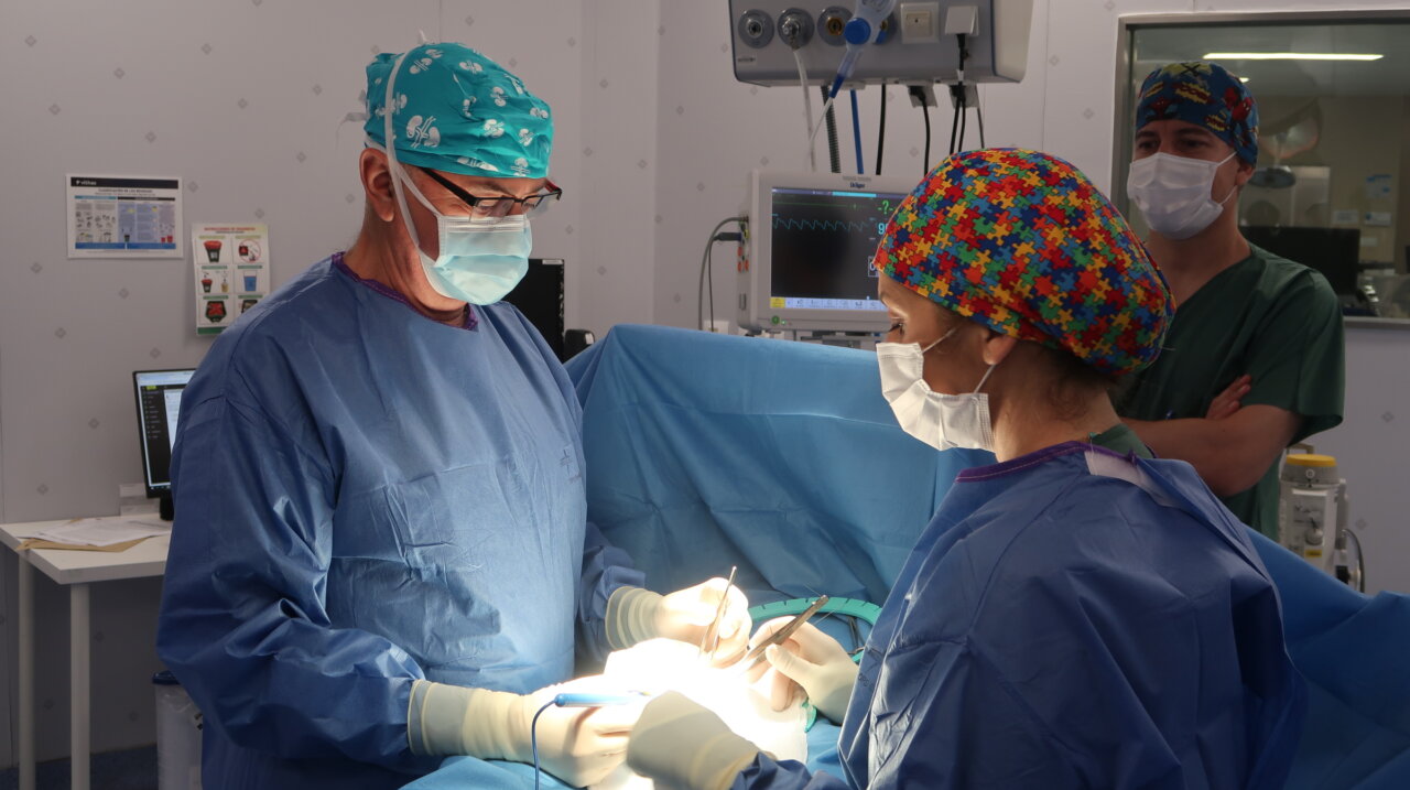 operación de prótesis de pene a cargo del doctor Natalio Cruz