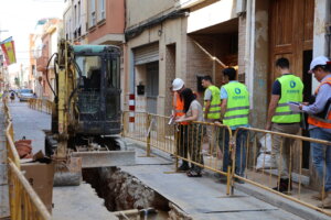 el Ayuntamiento de Catarroja ha finalizado las primeras obras urgentes en la red de alcantarillado después de la DANA