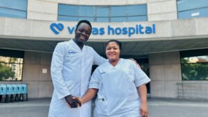 Dos profesionales de Liberia se forman en el Hospital Vithas Valencia 9 de Octubre para reforzar la atención sanitaria en su país