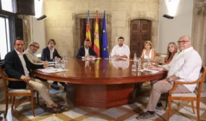 Reunión del presidente Carlos Mazón con el alcalde José Miguel Ferris y concejales de Albal