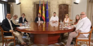 Reunión del presidente Carlos Mazón con el alcalde José Miguel Ferris y concejales de Albal