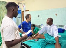 El equipo de urología de Vithas opera a decenas de pacientes sin recursos en una misión humanitaria de Surg for All en África