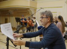 Rafael Serrallet, guitarrista de Xirivella, gana el Latin Grammy de Mejor Álbum Instrumental por ‘Y el canto de todas’ Serrallet y orquesta de Kiev