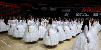 Candidatas a falleras mayores de Valencia en el Roig Arena