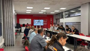 Reunión de seguimiento de emergencias en el CECOPI con varios participantes