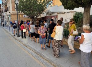 en-la-oficina-de-atencion-a-las-personas-mayores-de-paterna-para-inscribirse-al-programa-de-viajes