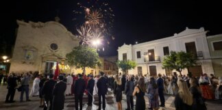 entrada-a-la-parroquia-del-santisimo-cristo-de-la-fe-tras-la-solemne-procesion-de-las-fiestas-mayores-de-paterna-de-2025