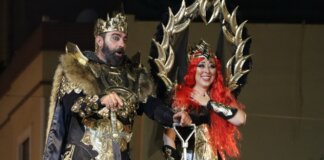 La gran entrada de Moros y Cristianos de Alaquàs llena las calles de cultura, música y color