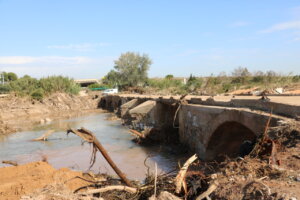 imagen-del-puente-historico-de-quart-de-poblet-dias-despues-del-paso-de-la-dana-de-2024