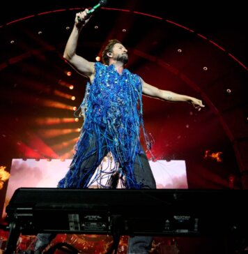 Manuel Carrasco hace rugir al Roig Arena con su 'Tour Salvaje' (Foto: @adriancastellofotografo)