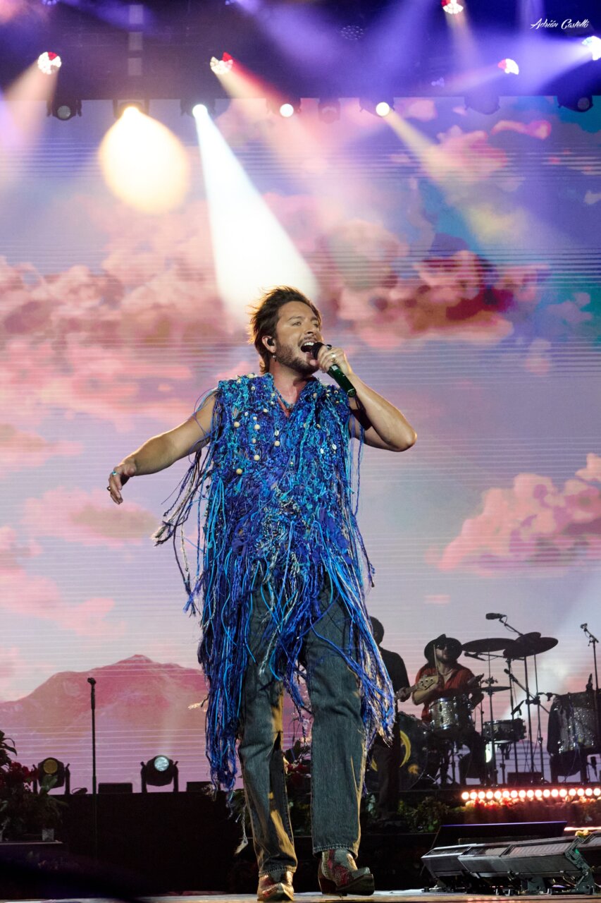 Manuel Carrasco hace rugir al Roig Arena con su 'Tour Salvaje' (Foto: @adriancastellofotografo)