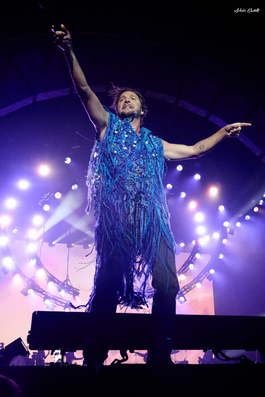 Manuel Carrasco hace rugir al Roig Arena con su 'Tour Salvaje' (Foto: @adriancastellofotografo)