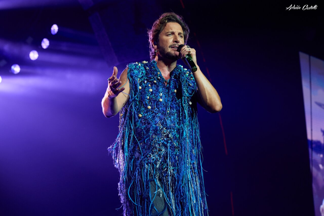Manuel Carrasco hace rugir al Roig Arena con su 'Tour Salvaje' (Foto: @adriancastellofotografo)