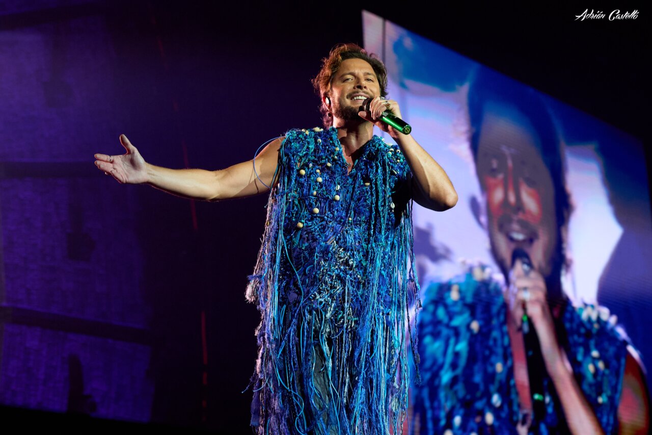 Manuel Carrasco hace rugir al Roig Arena con su 'Tour Salvaje' (Foto: @adriancastellofotografo)