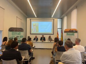 Martínez Mus traslada el proyecto de los parques inundables a las asociaciones de víctimas de la dana