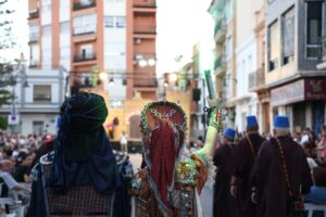 Participantes en la fiesta de Moros y Cristianos en Catarroja
