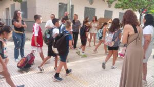Alumnos de Paiporta regresan al colegio con normalidad tras la DANA
