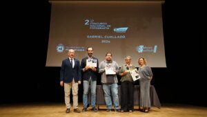 premiados-segunda-edicion-del-concurso-junto-al-alcalde-paco-comes-y-la-concejal-de-cultura-marta-ramon-concurso-de-fotografia-massanassa