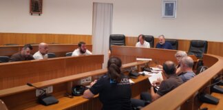 reunion-comite-vuelta-al-cole-en-el-salon-de-plenos-del-ayuntamiento-de-paterna