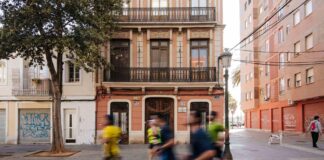 Edificio histórico en el barrio Cabanyal-Canyamelar de Valencia