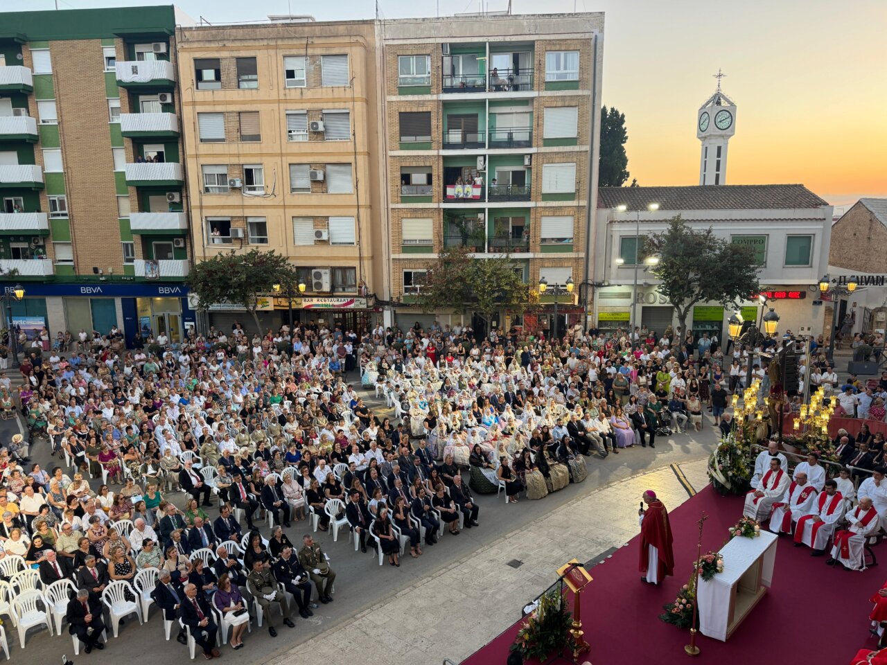 Sagredo propone al Santísimo Cristo de la Fe
como Insignia de Oro de la Villa