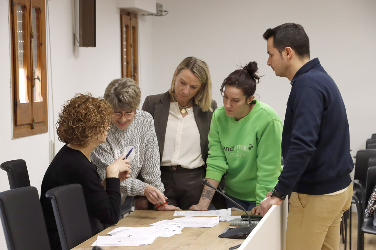 voluntarios-acreditados-colonias-felinas-pucol