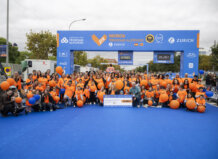 El Medio Maratón Valencia celebra la edición más numerosa de su historia con más de 26.077 finishers Grupo de personas con camisetas naranjas en el Medio Maratón Valencia