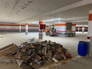 Interior del aparcamiento municipal de Picanya en obras de rehabilitación