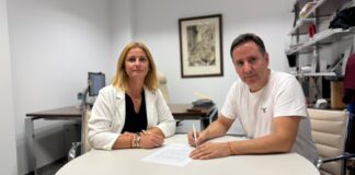 Firma de acuerdo entre el alcalde y la portavoz del PP en Foios