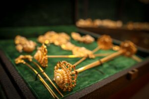 Pintes y adreços dorados para las Falleres Majors de Torrent 2026