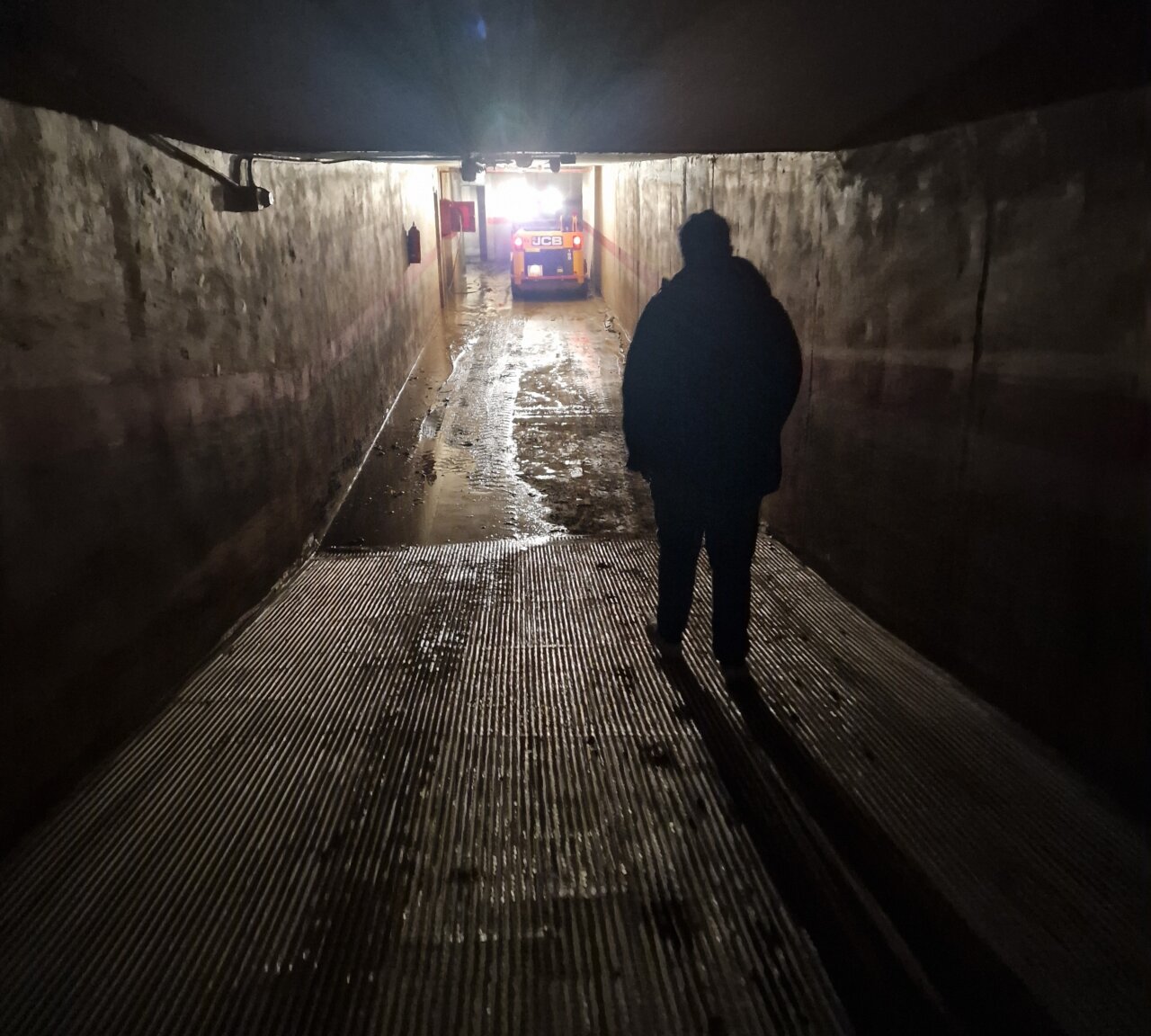 Alcalde de Albal en un túnel afectado por la DANA