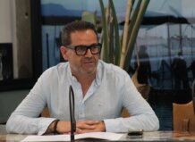 El alcalde de Sedaví pide duplicar el colector oeste y los aliviaderos de la pista de Silla ante otra posible DANA El alcalde de Sedaví, Jose Francisco Cabanes, en una reunión