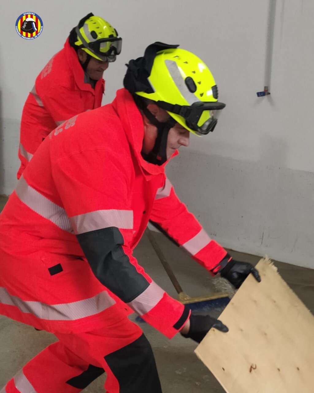 Bomberos trabajando en la gestión de incidencias por la DANA Alice