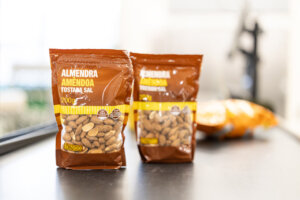Paquete de almendras tostadas con sal de Mercadona