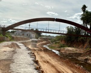 Obras de ampliación de la escollera en el barranco de Picassent